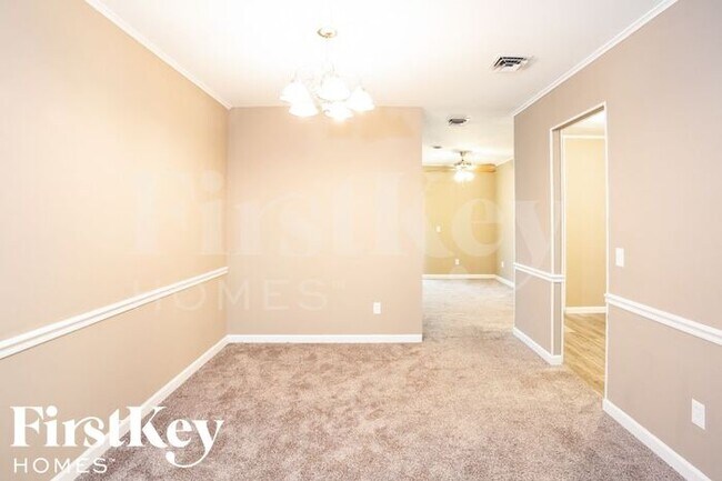 Building Photo - 4940 Marchwood Dr