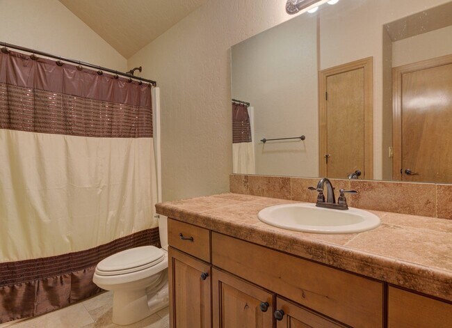 Building Photo - Seasonal Rental- Available through April 30, 2026