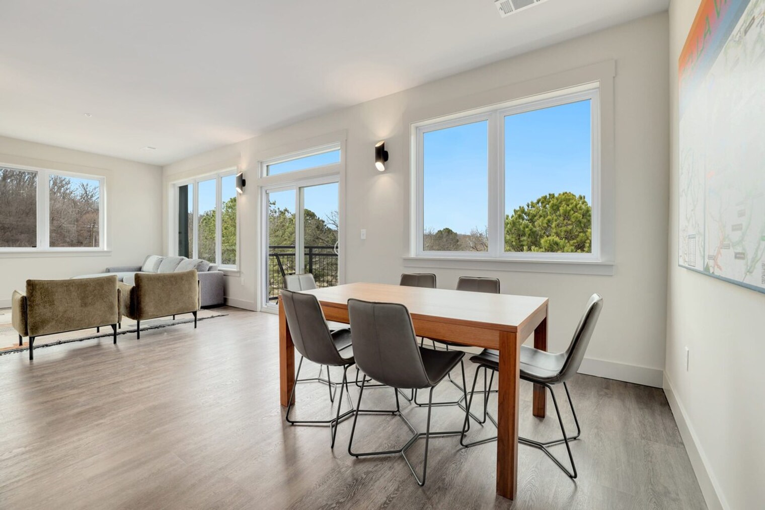 Building Photo - 10 Riordan Rd