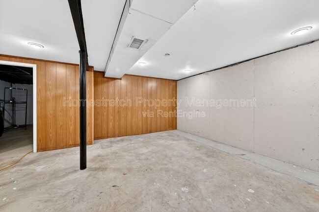 Building Photo - 207 Anistasia Dr