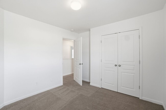 Building Photo - 4-bedroom with Water Front View