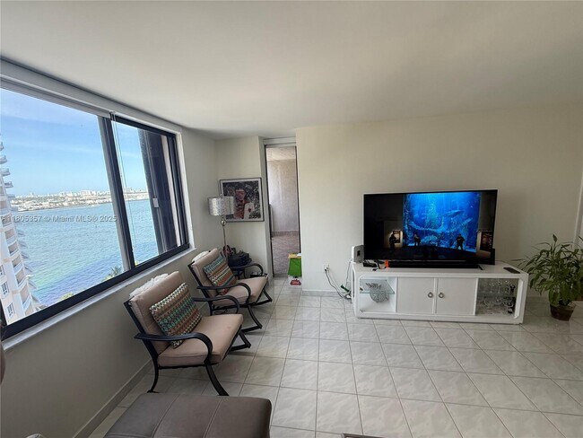 Building Photo - 540 Brickell Key Dr