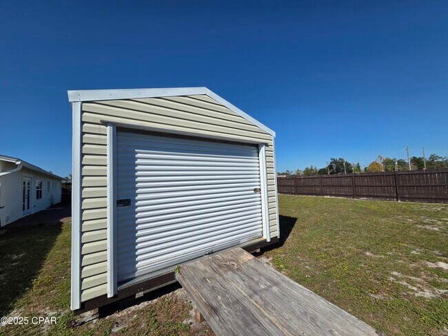 Building Photo - 5253 Collins Dr