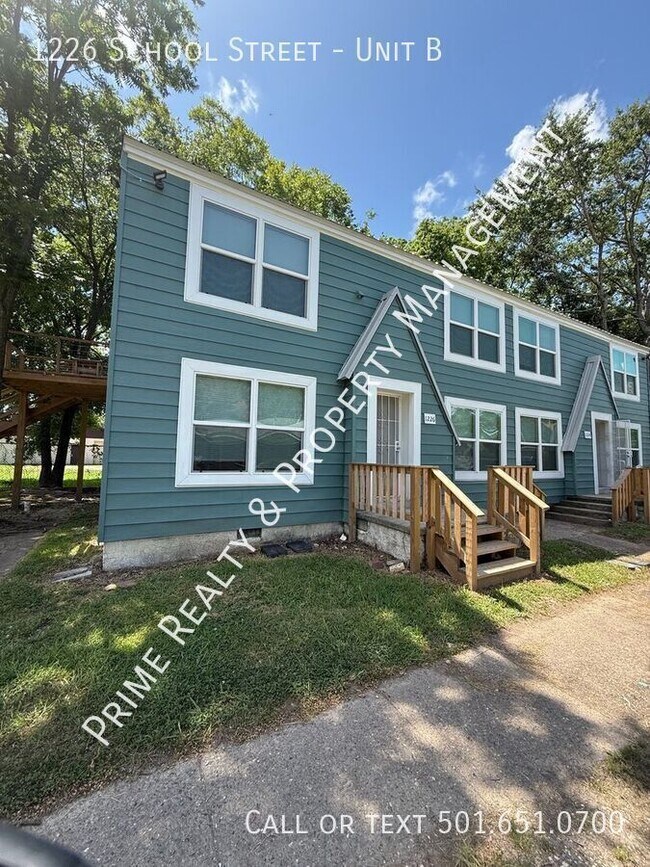 Primary Photo - 1226 School St