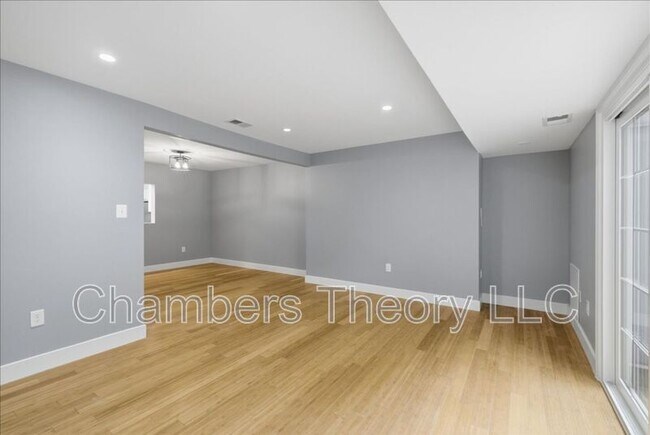 Building Photo - 5713 Independence Cir