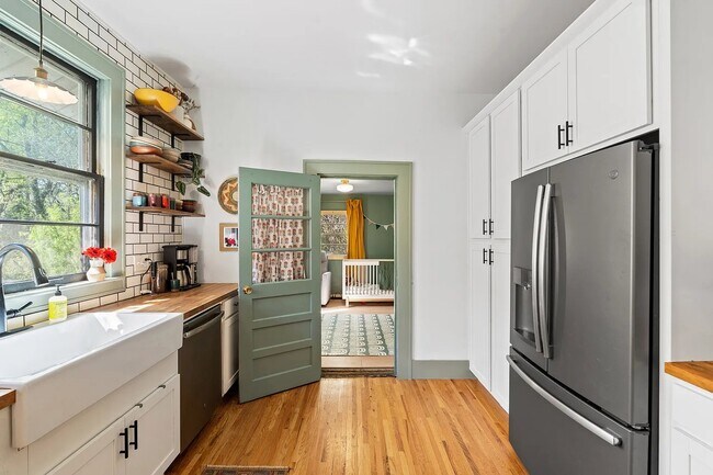 Building Photo - 124 Annandale Ave