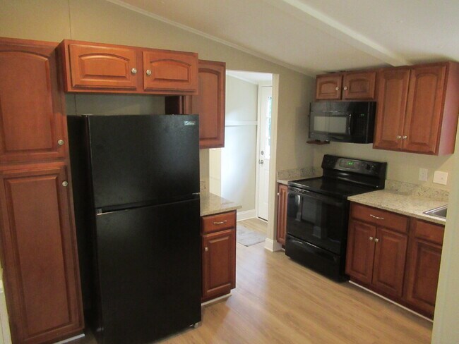 Building Photo - Move-In Ready 3-Bedroom Home in North Lincoln School District!