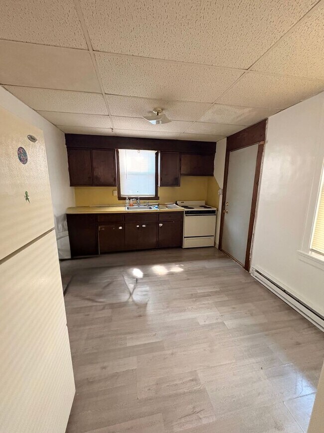 Building Photo - 1 Bedroom Apt in West York!