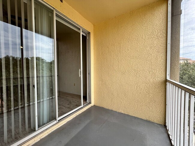 Building Photo - Spacious 2BR/2BA Visconti Condo with Washe...