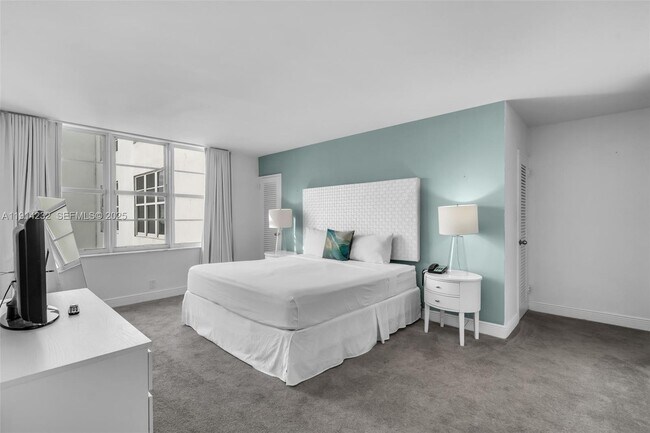 Building Photo - 5101 Collins Ave