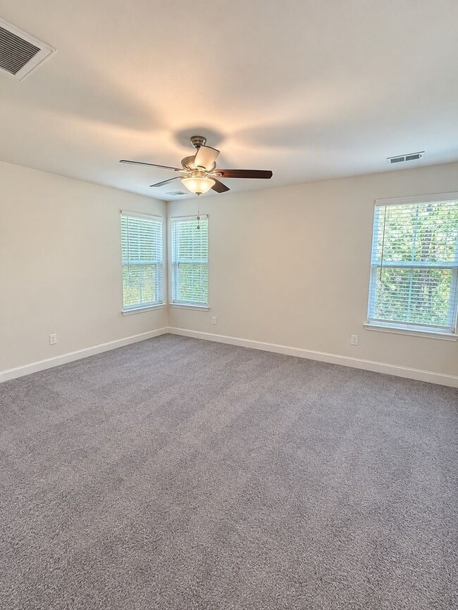Building Photo - 7775 Montview Rd