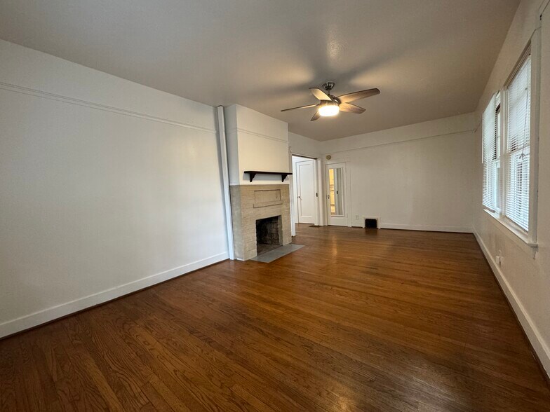 Living Room Open - 2208 G St