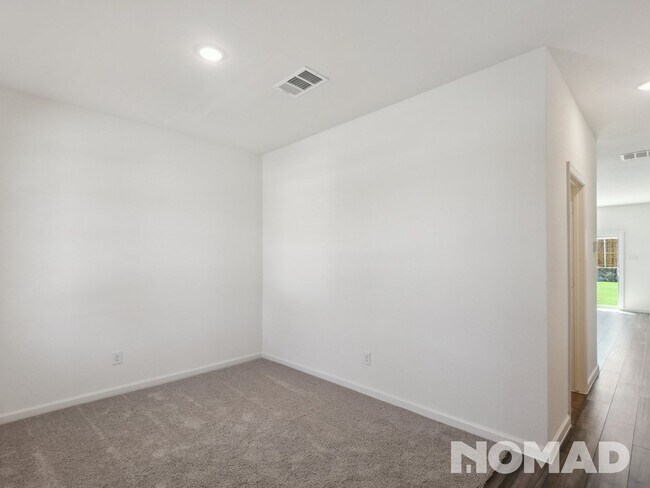 Building Photo - 4 Bedroom Single Family Home in Crowley