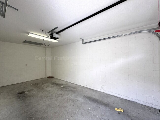 Building Photo - 9447 Myrtle Creek Ln
