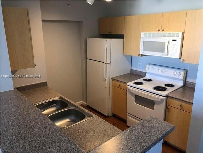 Building Photo - 1919 Van Buren St