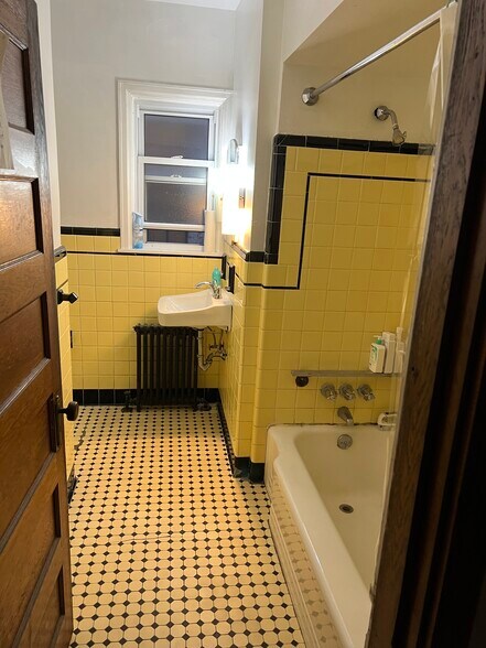 Building Photo - 4738 Friendship Ave