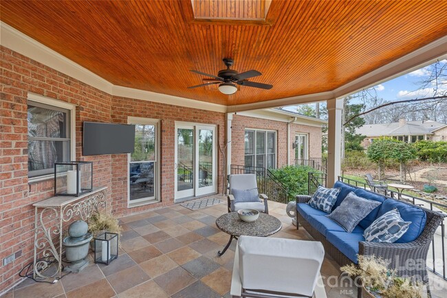 Building Photo - 5202 Carmel Club Dr