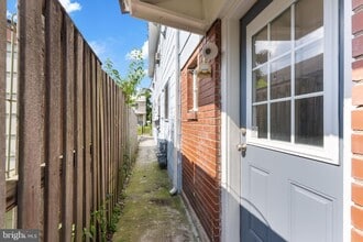 Building Photo - 513 E Custis Ave