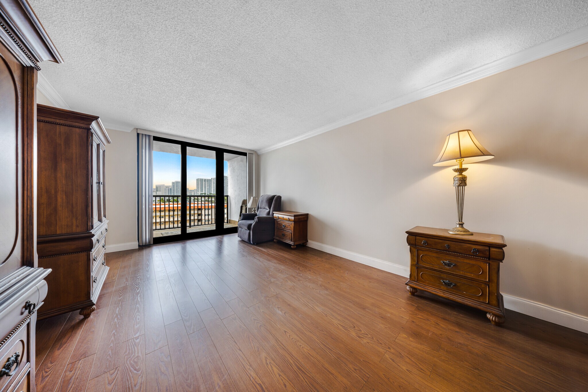 Building Photo - 2017 S Ocean Dr