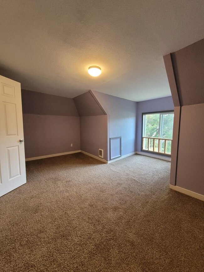 Building Photo - 435 Ash St