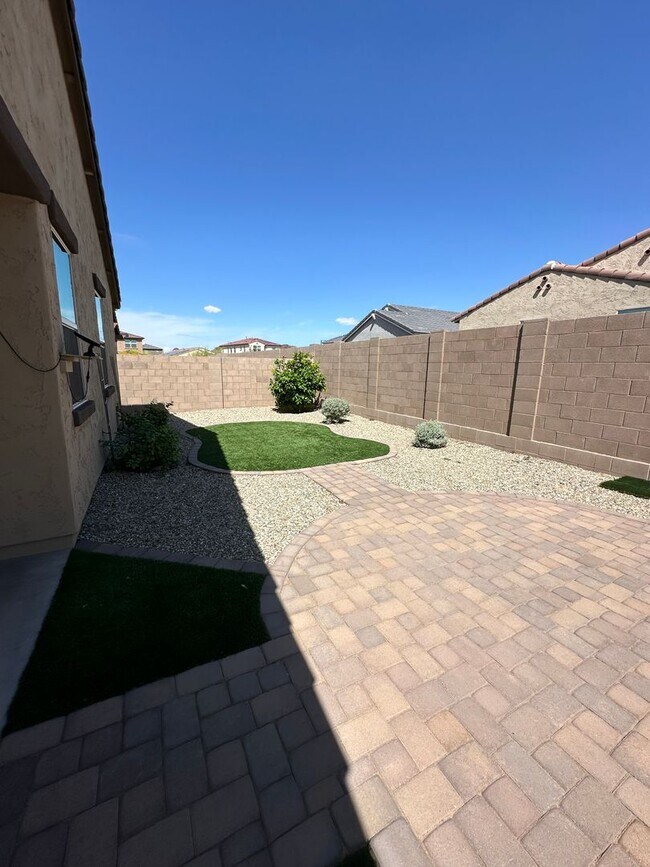 Building Photo - 3 BD HOME IN PEORIA WITH SOLAR