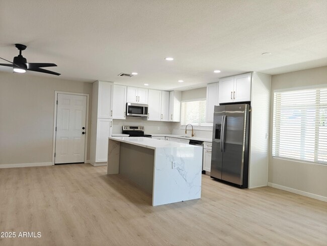 Building Photo - 2839 W Villa Maria Dr