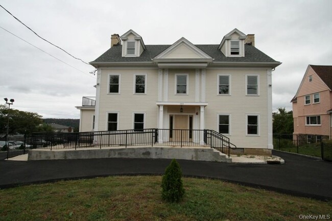 Primary Photo - 385 Palisade Ave