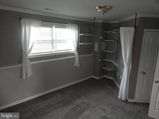 Building Photo - 356 Oak Lee Dr