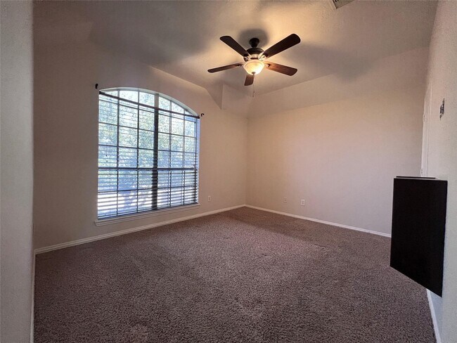 Building Photo - 13923 White Oak Springs Dr