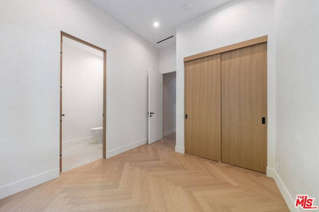 Building Photo - 12001 Crest Ct