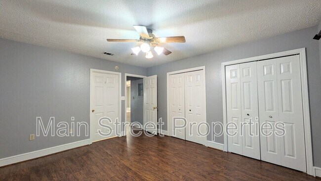 Building Photo - 912 Rentz Ave