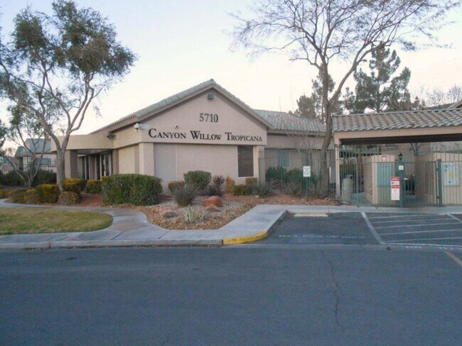 Building Photo - Spacious 2 Bedroom Condo in Gated Community