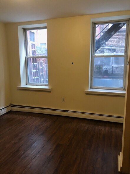 Building Photo - 165 Winthrop Rd