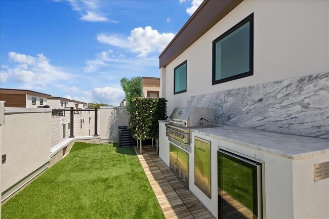 Building Photo - 623 Petit Wy