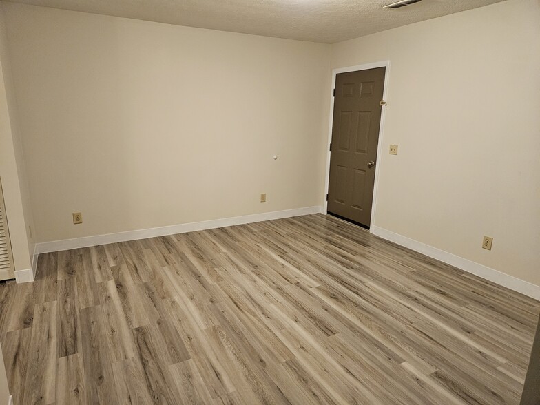 Living room - 1730 College Ave