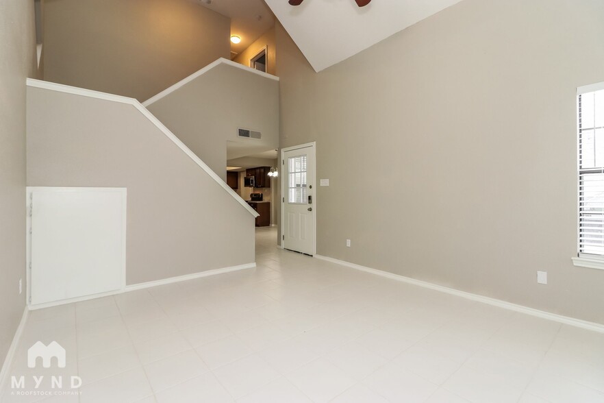 Building Photo - 7413 Waterway Dr