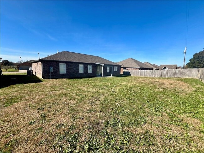 Building Photo - 662 White Oak St