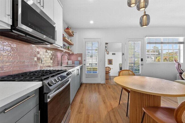 Building Photo - 8600 Byron Ave