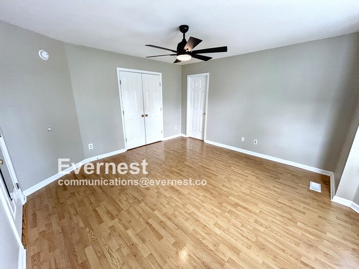 Building Photo - 902 Wildrose Ct