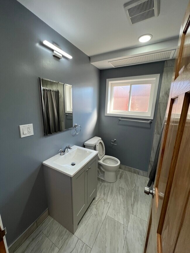 Building Photo - 4148 W 87th St