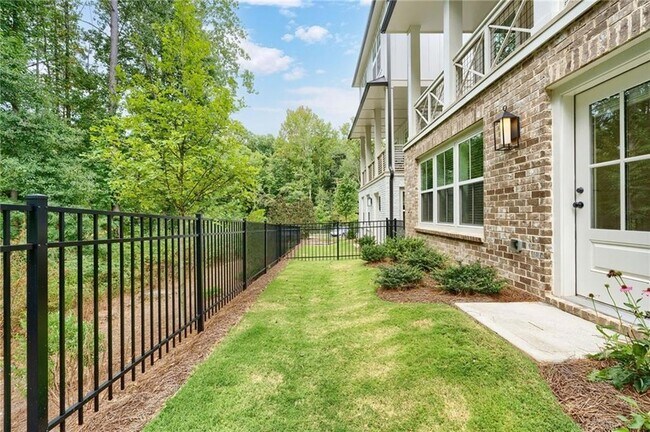 Building Photo - 102 Pinecone Pkwy