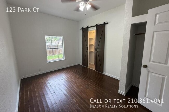 Building Photo - 123 Park Ct