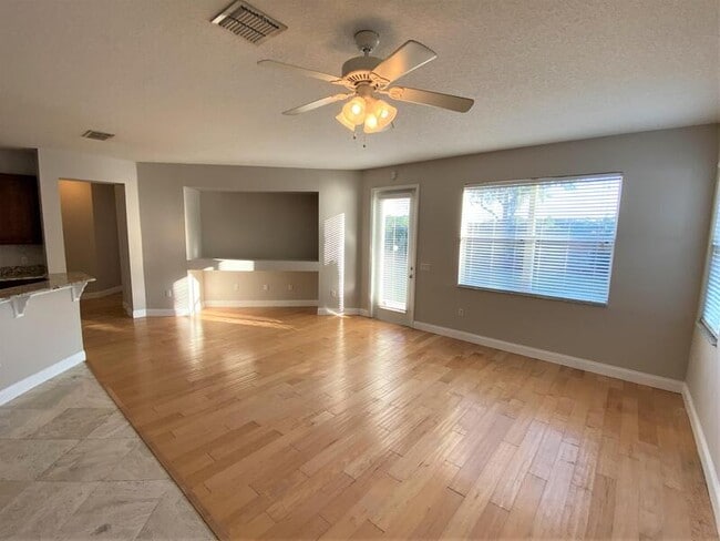 Building Photo - 10060 Stratford Pointe Ave