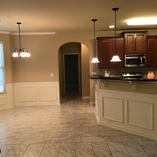 Building Photo - 2793 Huntcliffe Dr