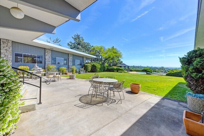 Building Photo - Luxury Living with Stunning 360-Degree Vie...