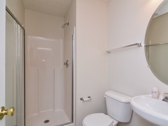 Building Photo - 142 Weatherstone Square Dr