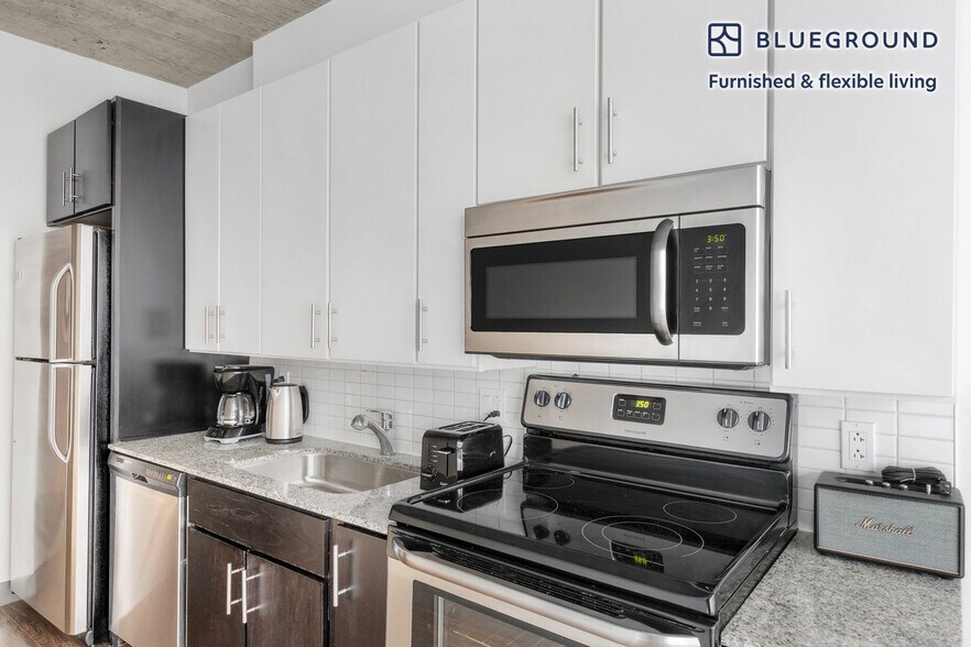 Building Photo - 601 W Jackson Blvd