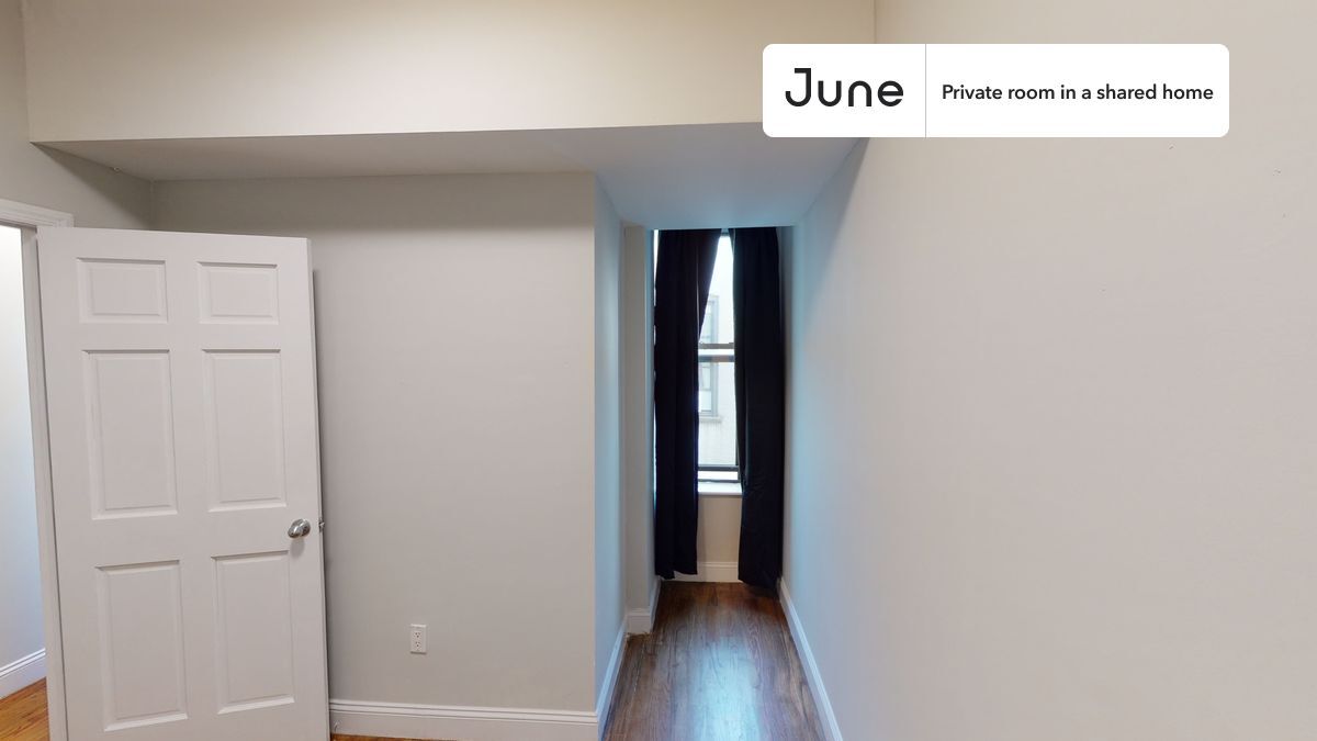 Building Photo - Room in Shared 4 bed/1 bath home