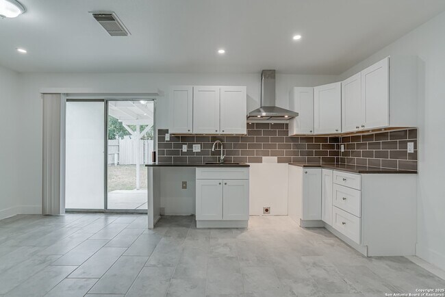 Building Photo - 9958 Panther Bay