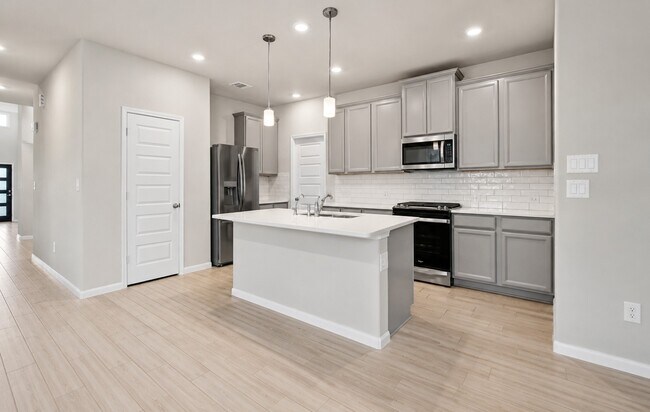 Building Photo - 17542 Rosette Grass Dr